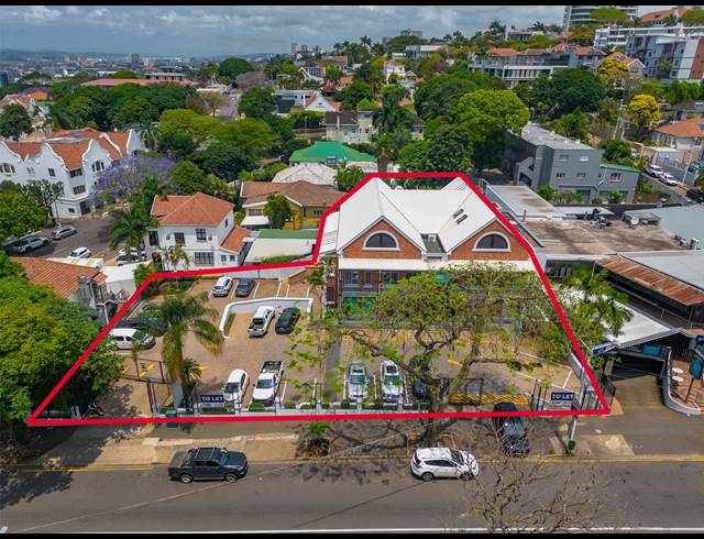 1,114M² BUILDING FOR SALE IN WINDERMERE